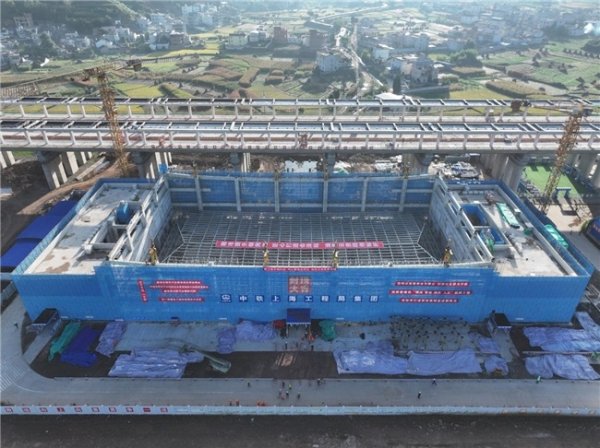 多盈策略 渝昆高铁云贵段会泽站房实现全面封顶